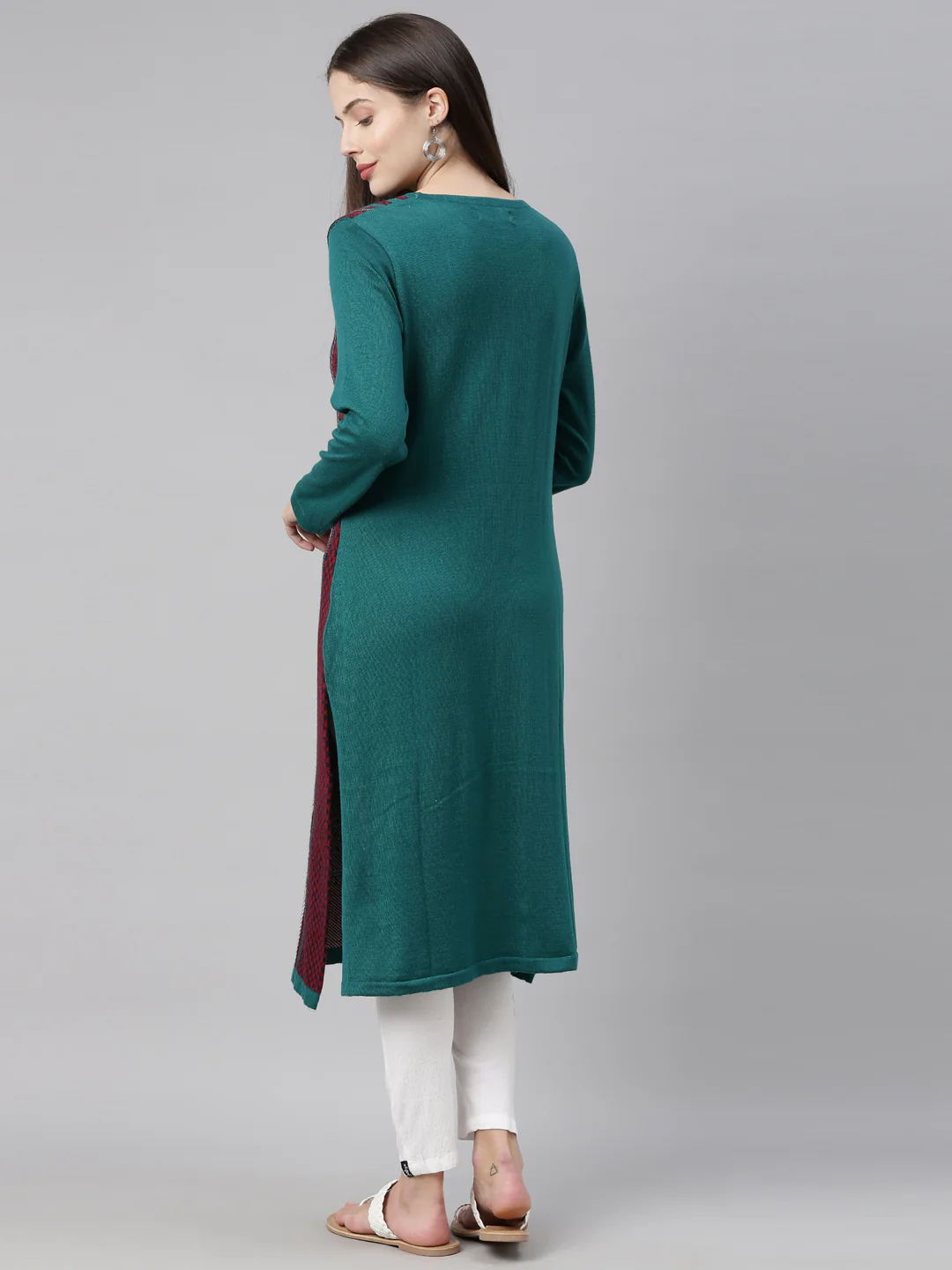Neerus Women Green Navy Blue Geometric Acrylic Knitted Kurta - Image 4