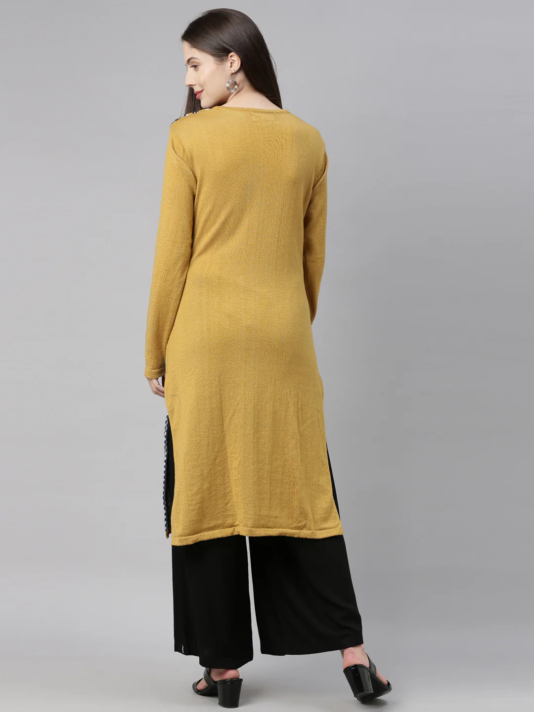 Neerus Women Mustard Yellow  Off White Geometric Printed Acrylic Knitted Kurta - Image 4
