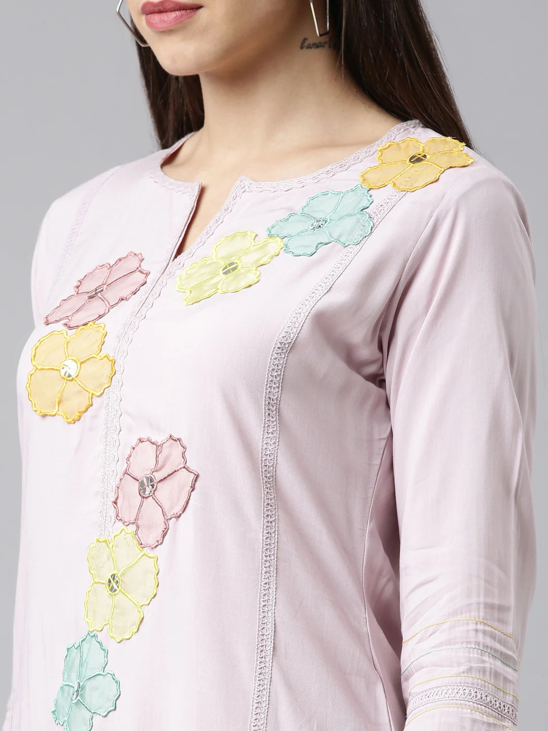 Neerus Women Pink Floral Embroidered Kurta - Image 4