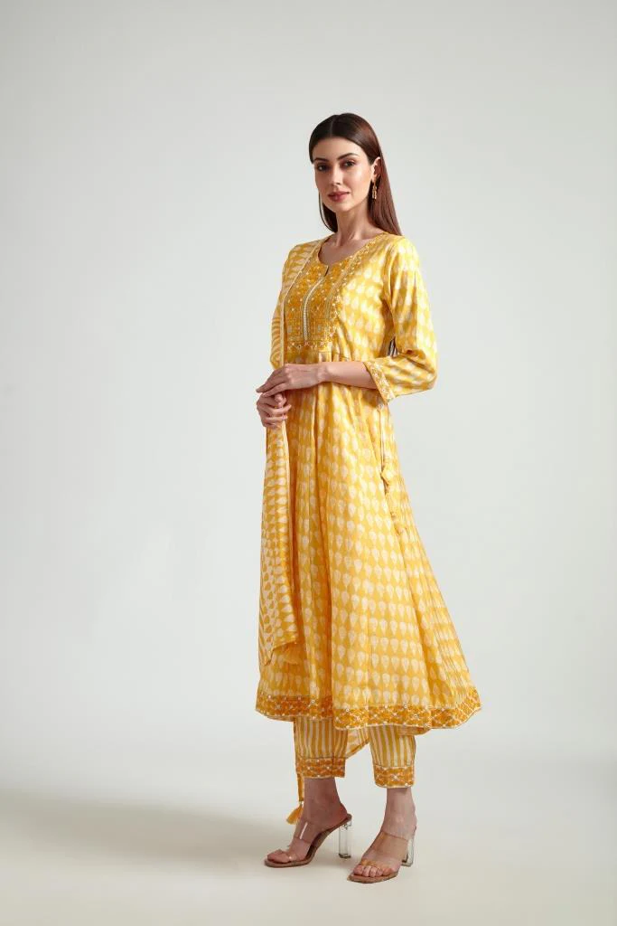 Neerus Women Yellow Printed Kurta with Trousers  Dupatta - Image 2
