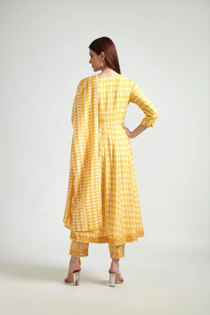 Neerus Women Yellow Printed Kurta with Trousers  Dupatta - Image 3