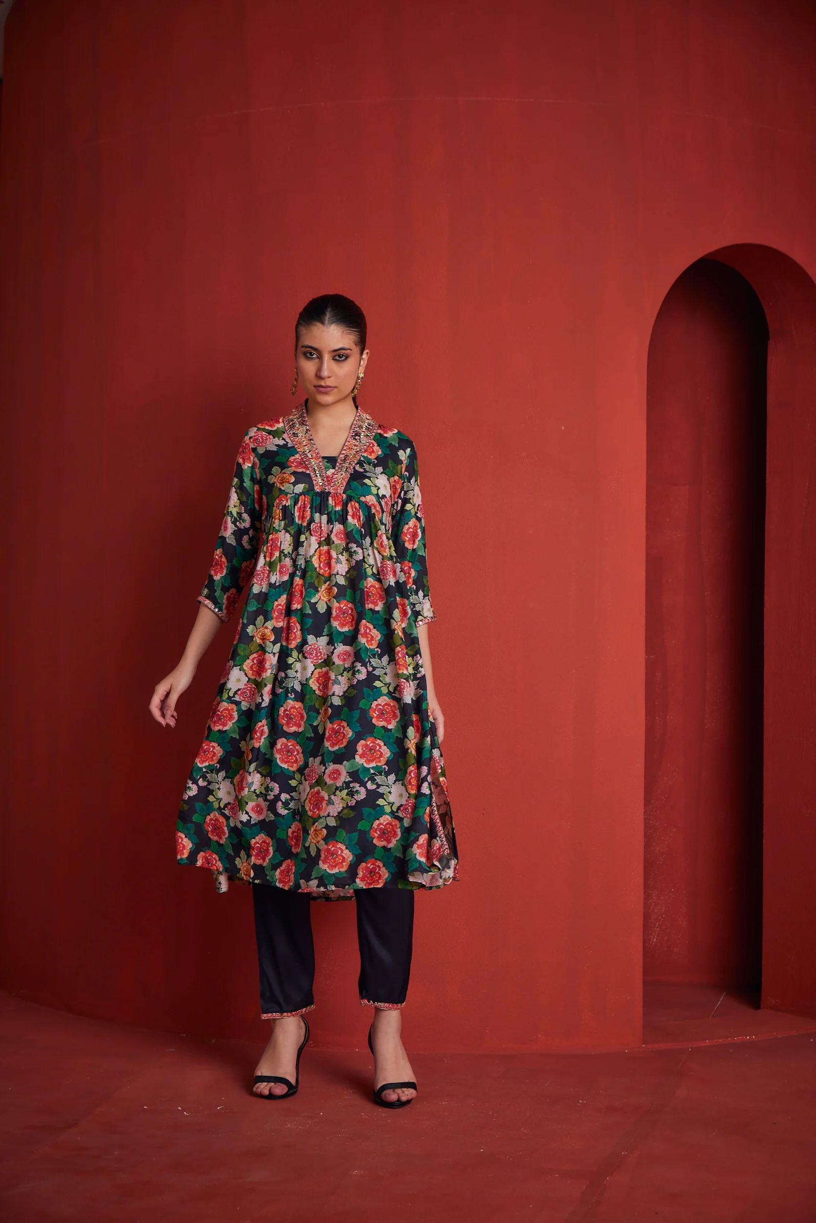 Neerus Womens Green Colour Floral Kurta Set - Image 3