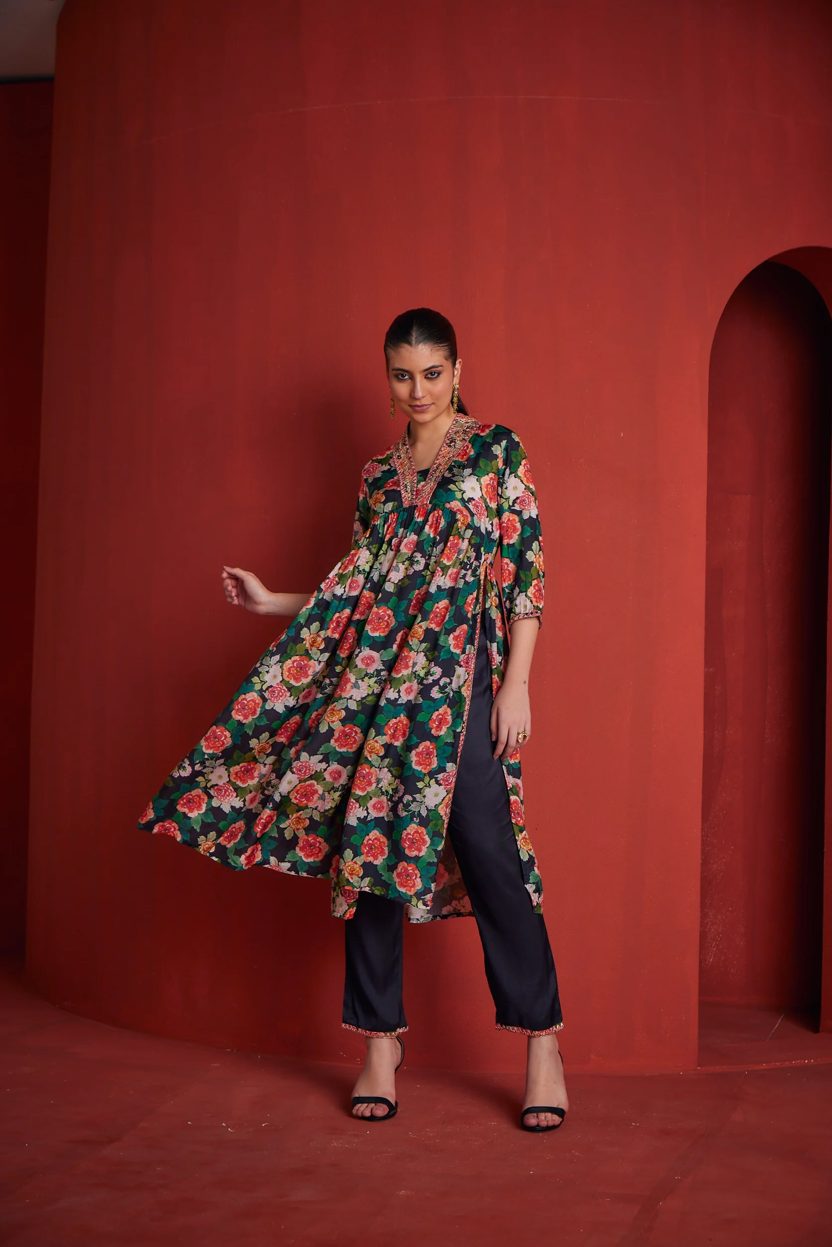 Neerus Womens Green Colour Floral Kurta Set - Image 4