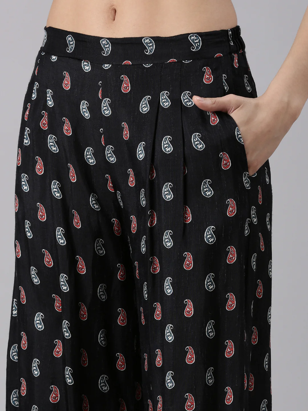 Off White Muslin Printed Three Piece Set - Image 6