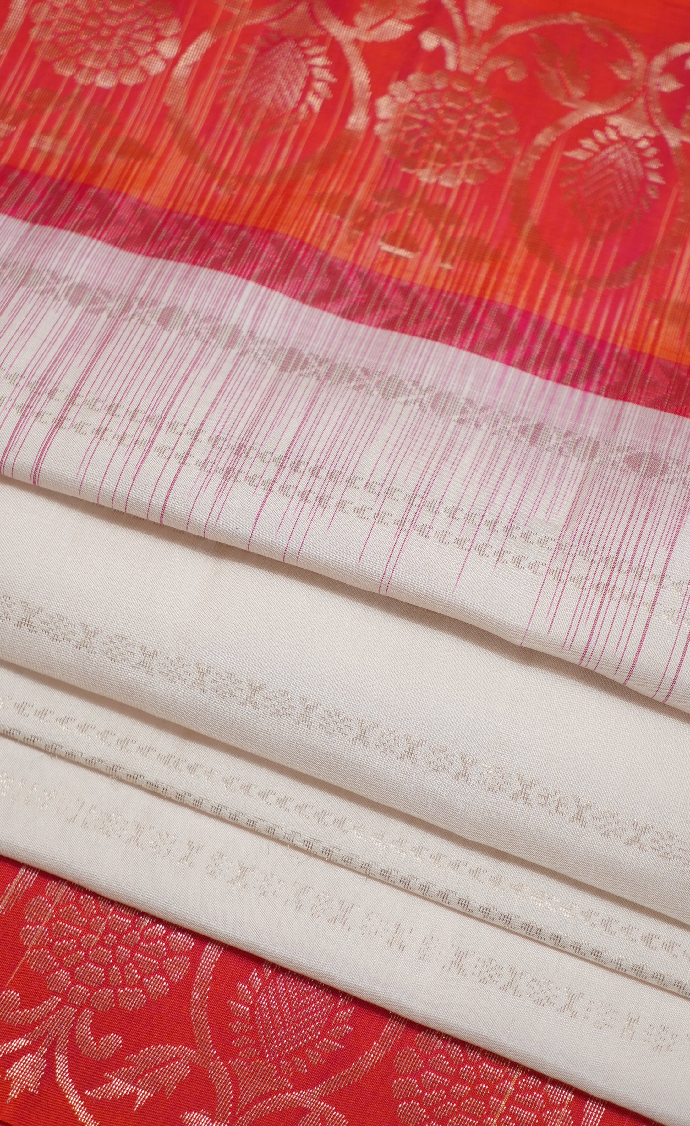 Off White Pure Soft Silk Saree With Zari Weaving Border - Image 2