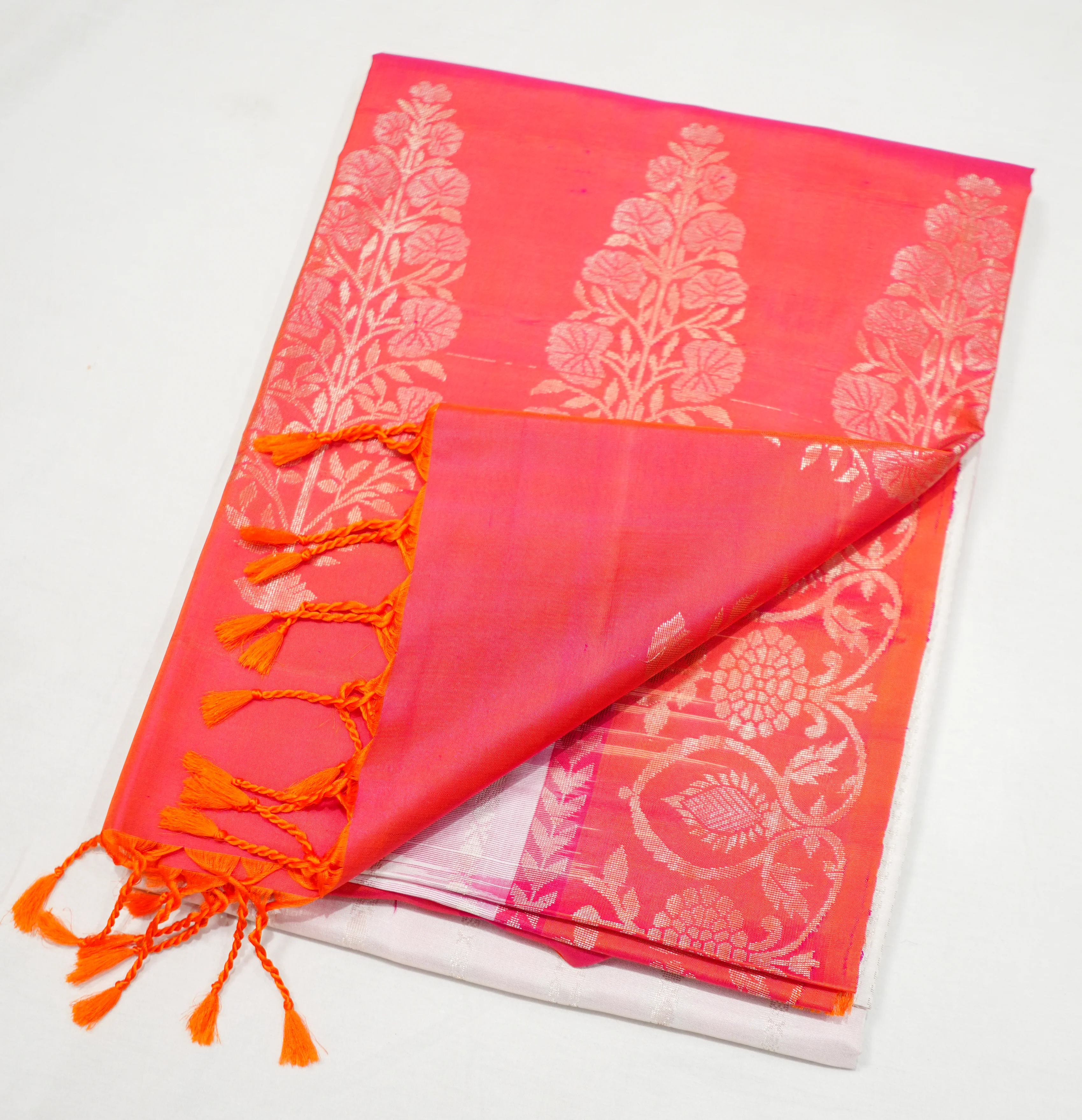 Off White Pure Soft Silk Saree With Zari Weaving Border - Image 3