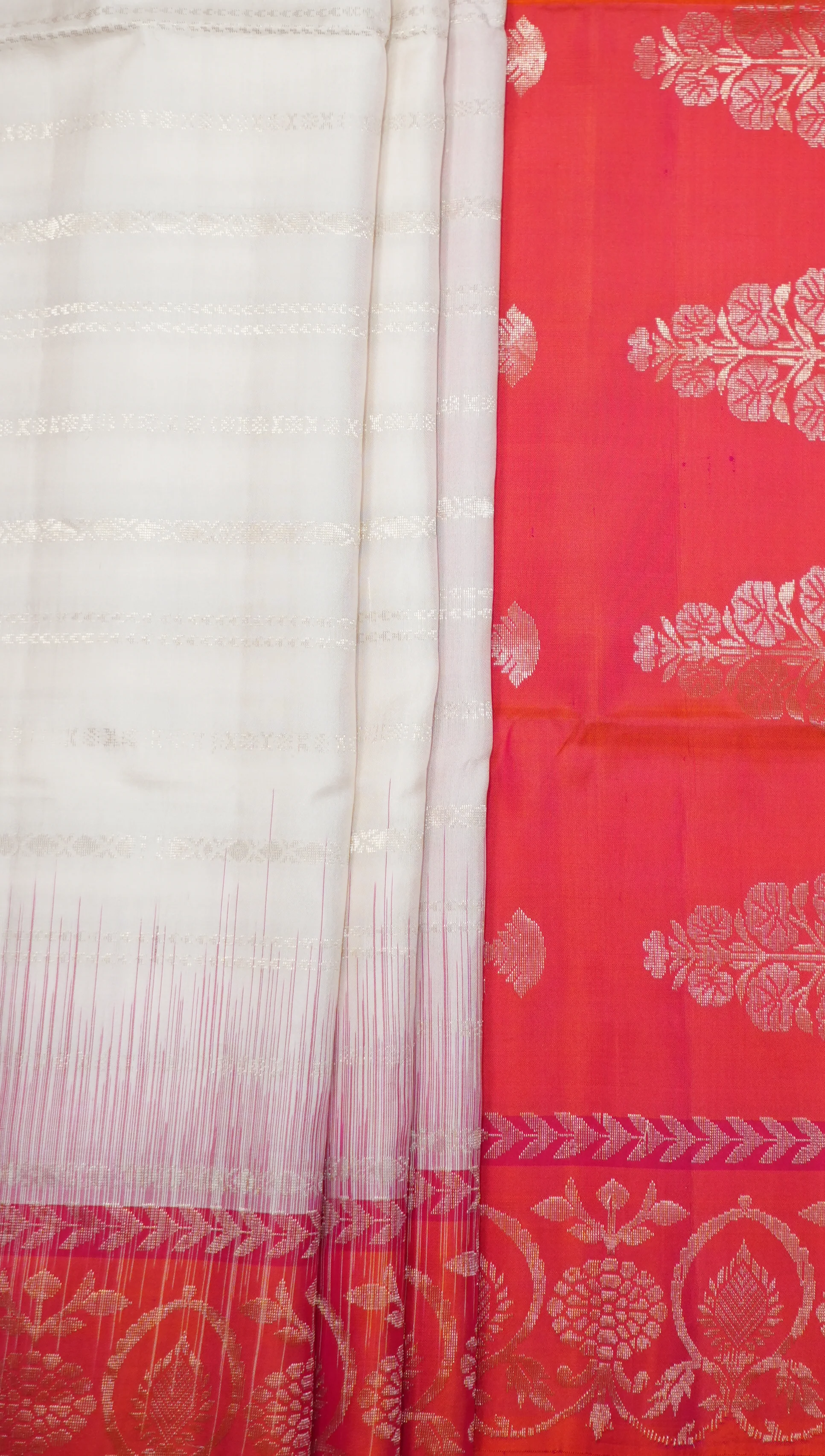 Off White Pure Soft Silk Saree With Zari Weaving Border - Image 4