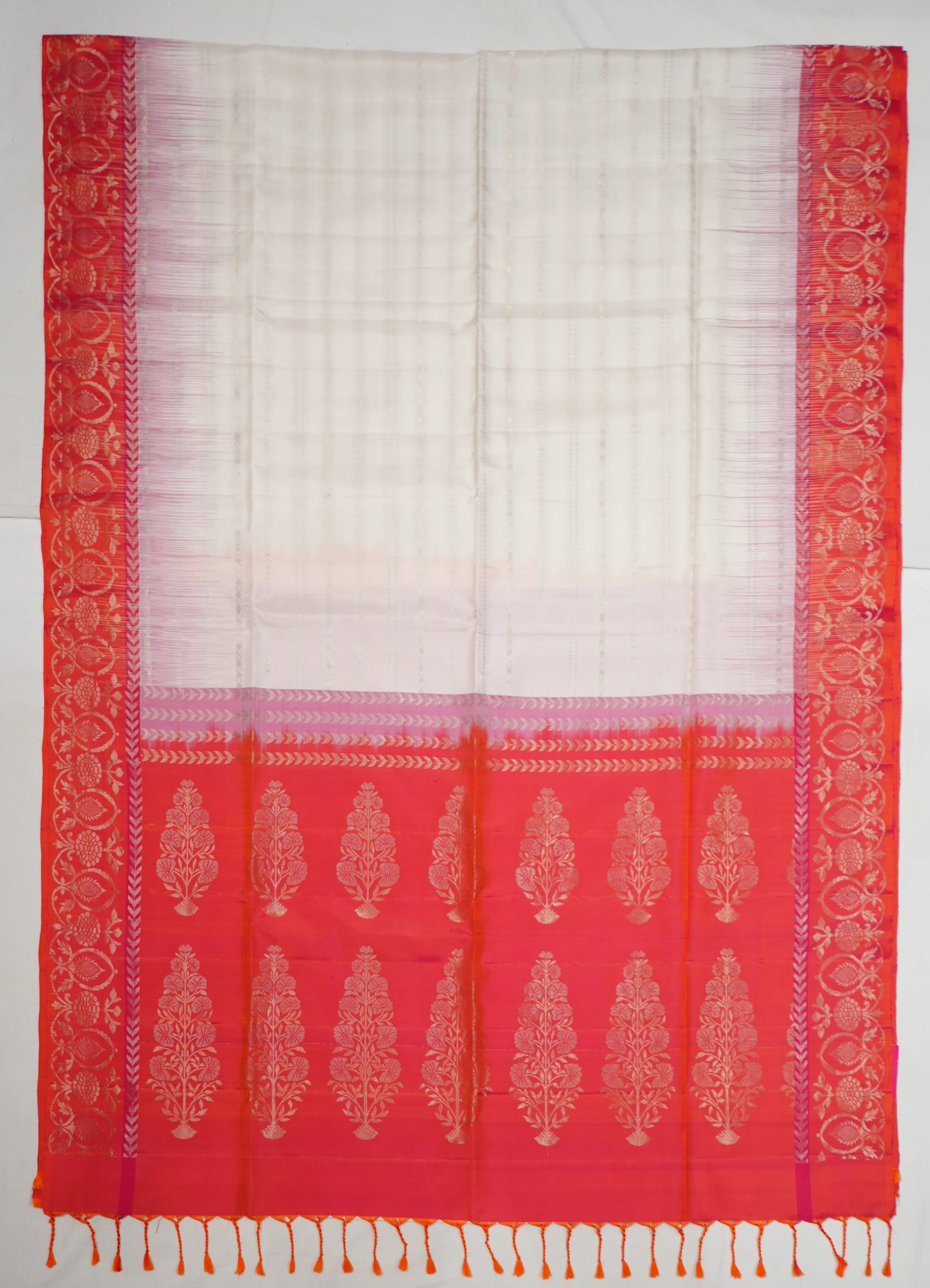 Off White Pure Soft Silk Saree With Zari Weaving Border - Image 6