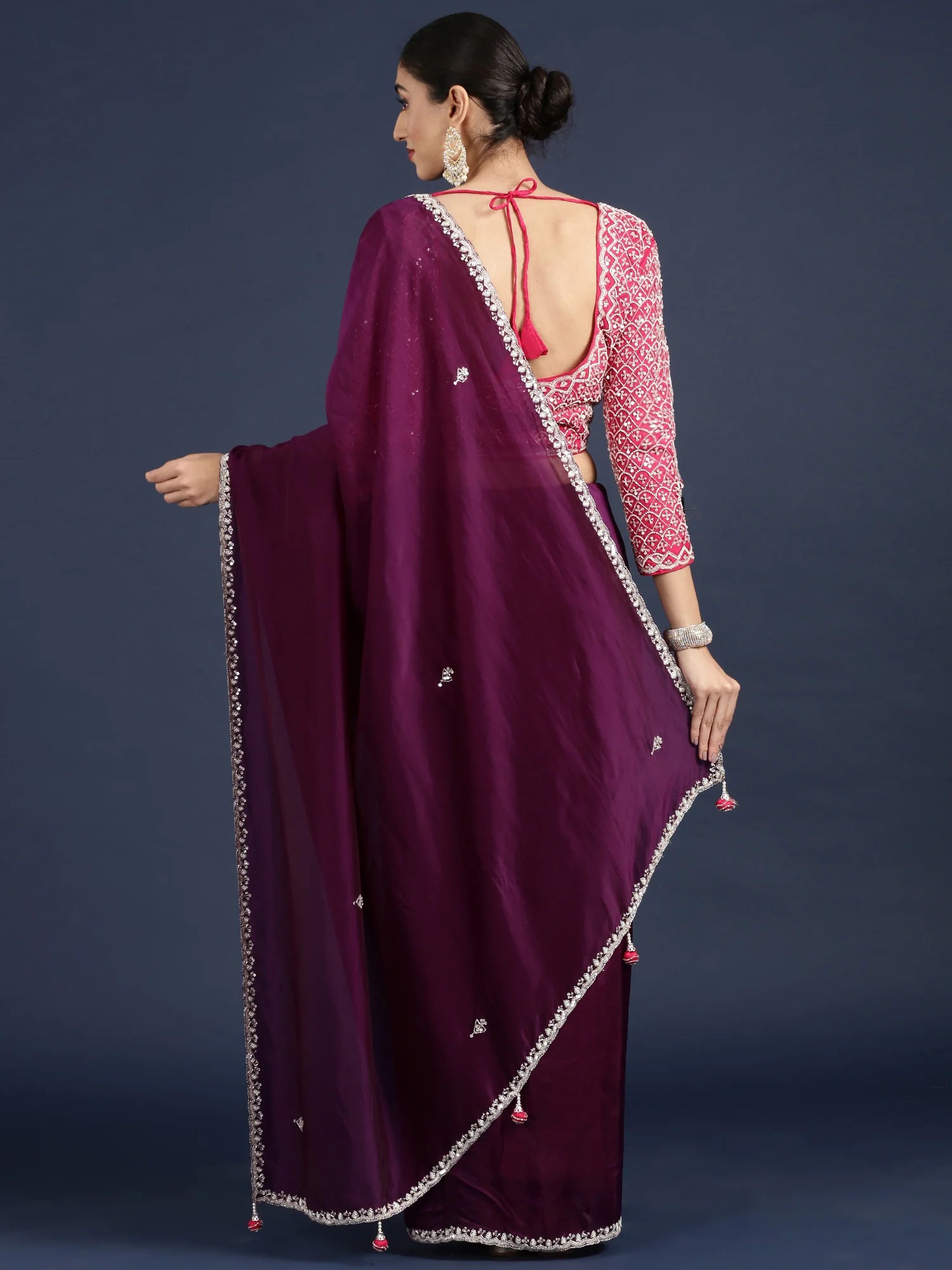 Purple Crepe Saree With Contrast Readymade Blouse - Image 3